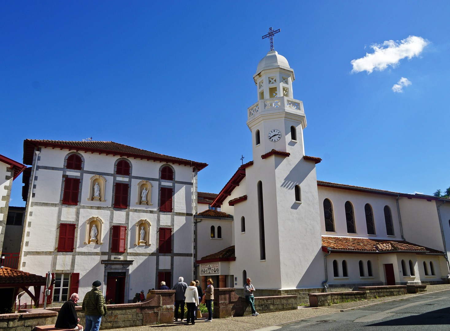 01_La chapelle du Sacré Cœur et la maison des Missionnaires (Copier)