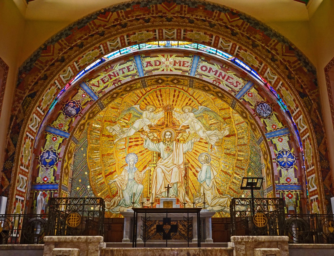 02_Le chœur tout en mosaïques des frères Mauméjean (Copier)